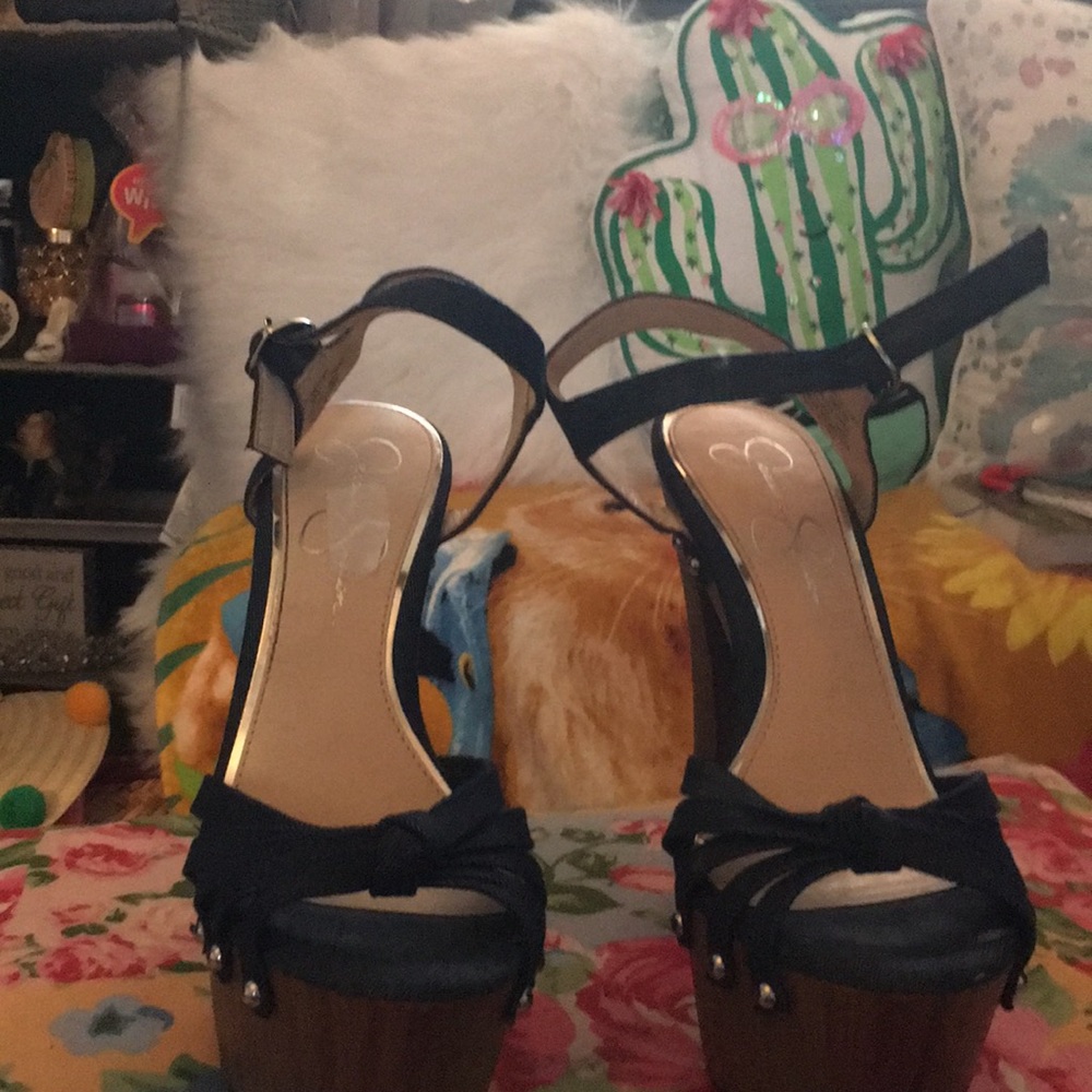 Shoe